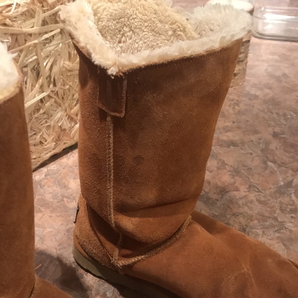 UGG classic shearling lined boots - Picture 7 of 14